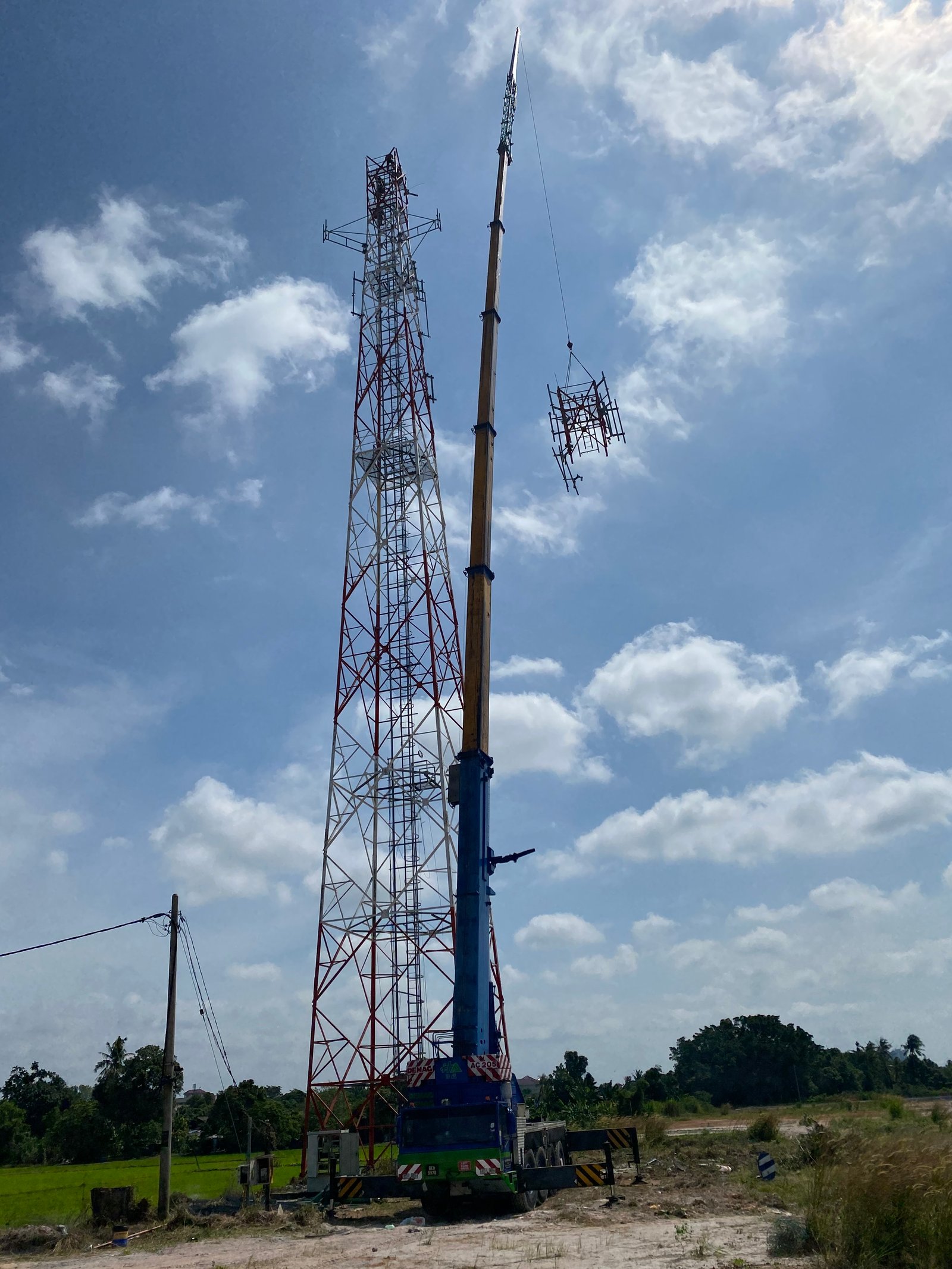 Job Supply Crane 80 Ton & 25 Ton with Fly Jib 64.3m Dismatled Tower Communications & Repair Access Road